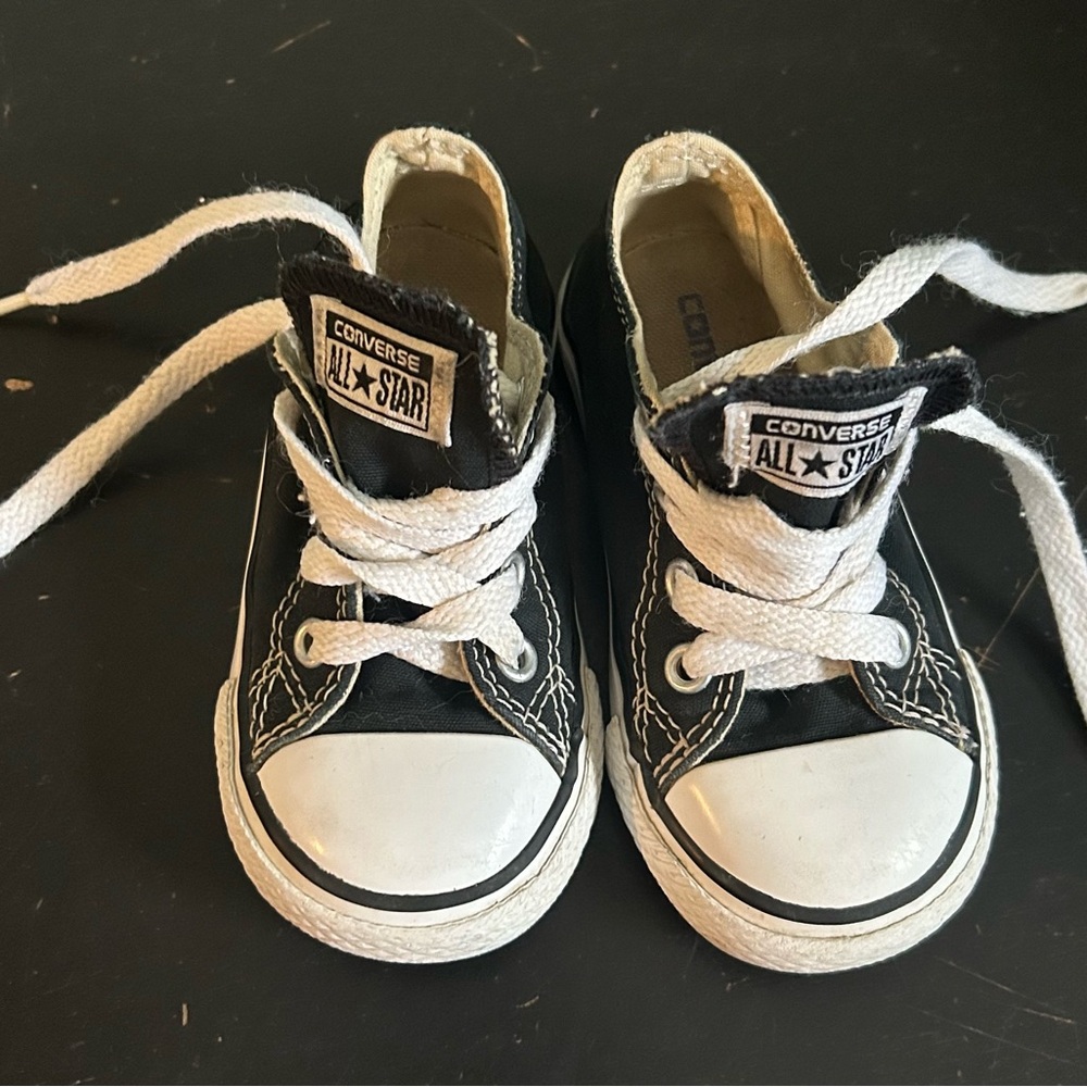 Converse toddler size 6!